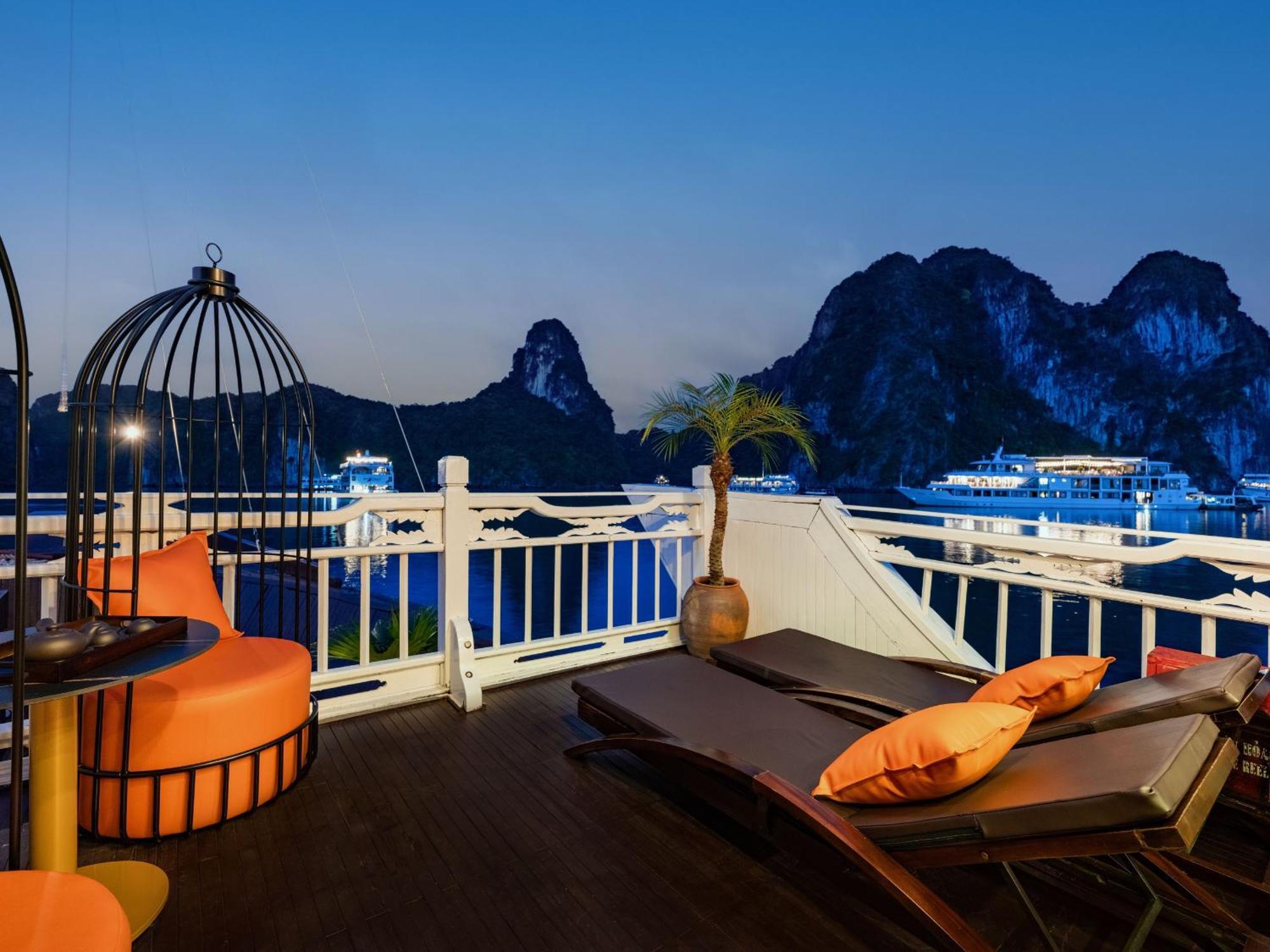 Hera Boutique Cruise Ha Long Bay Hotel Exterior photo