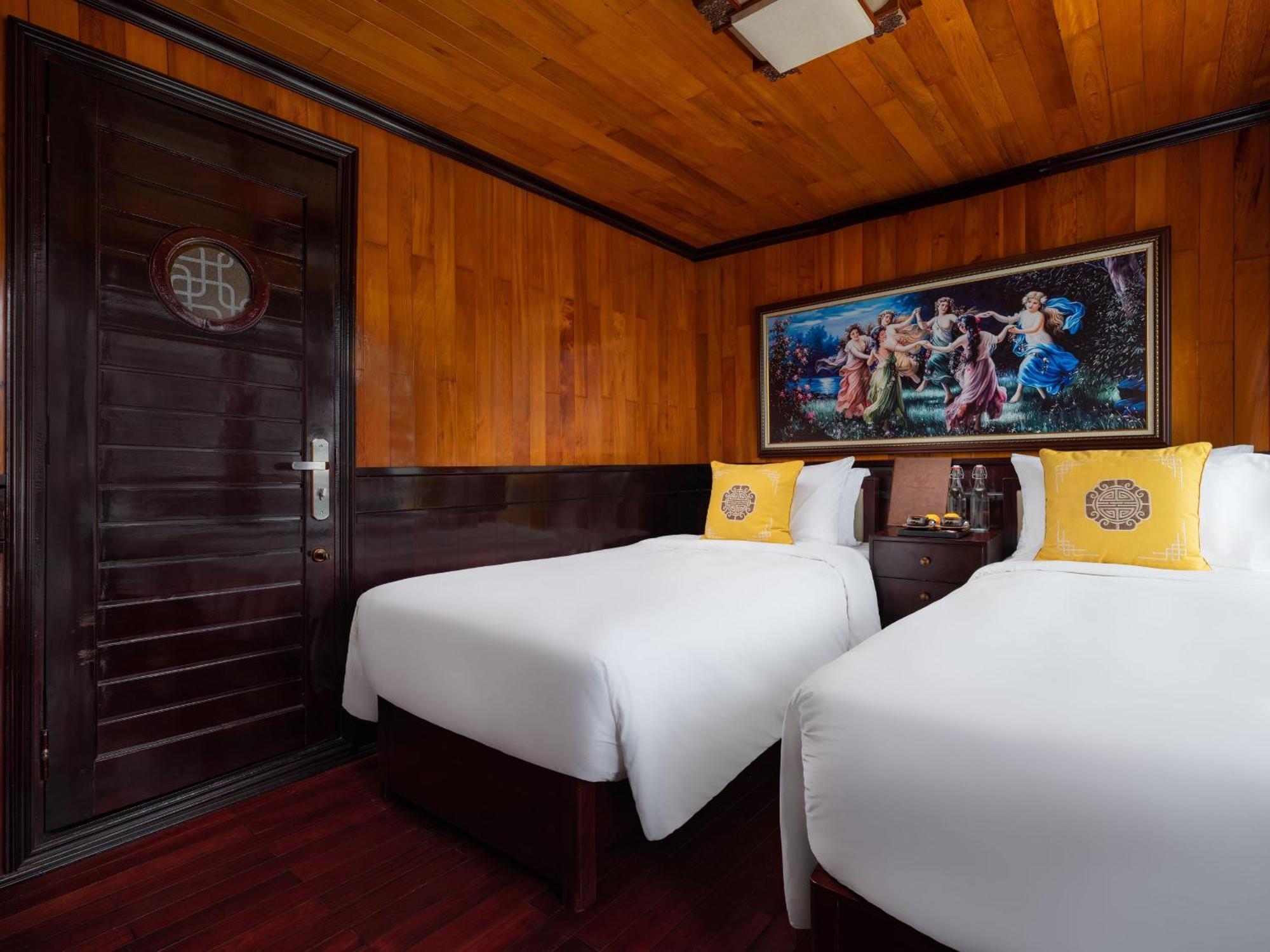 Hera Boutique Cruise Ha Long Bay Hotel Exterior photo