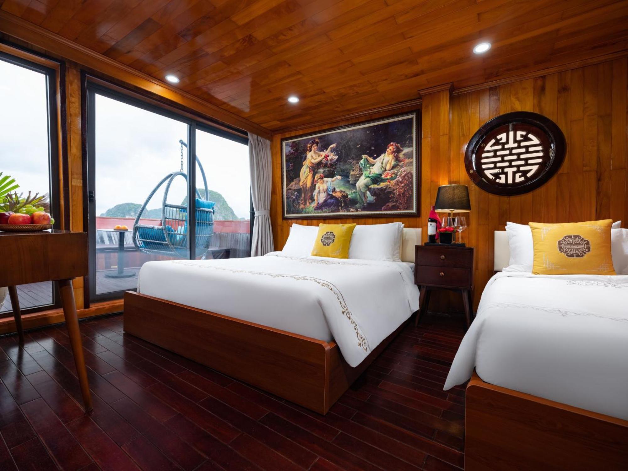 Hera Boutique Cruise Ha Long Bay Hotel Exterior photo