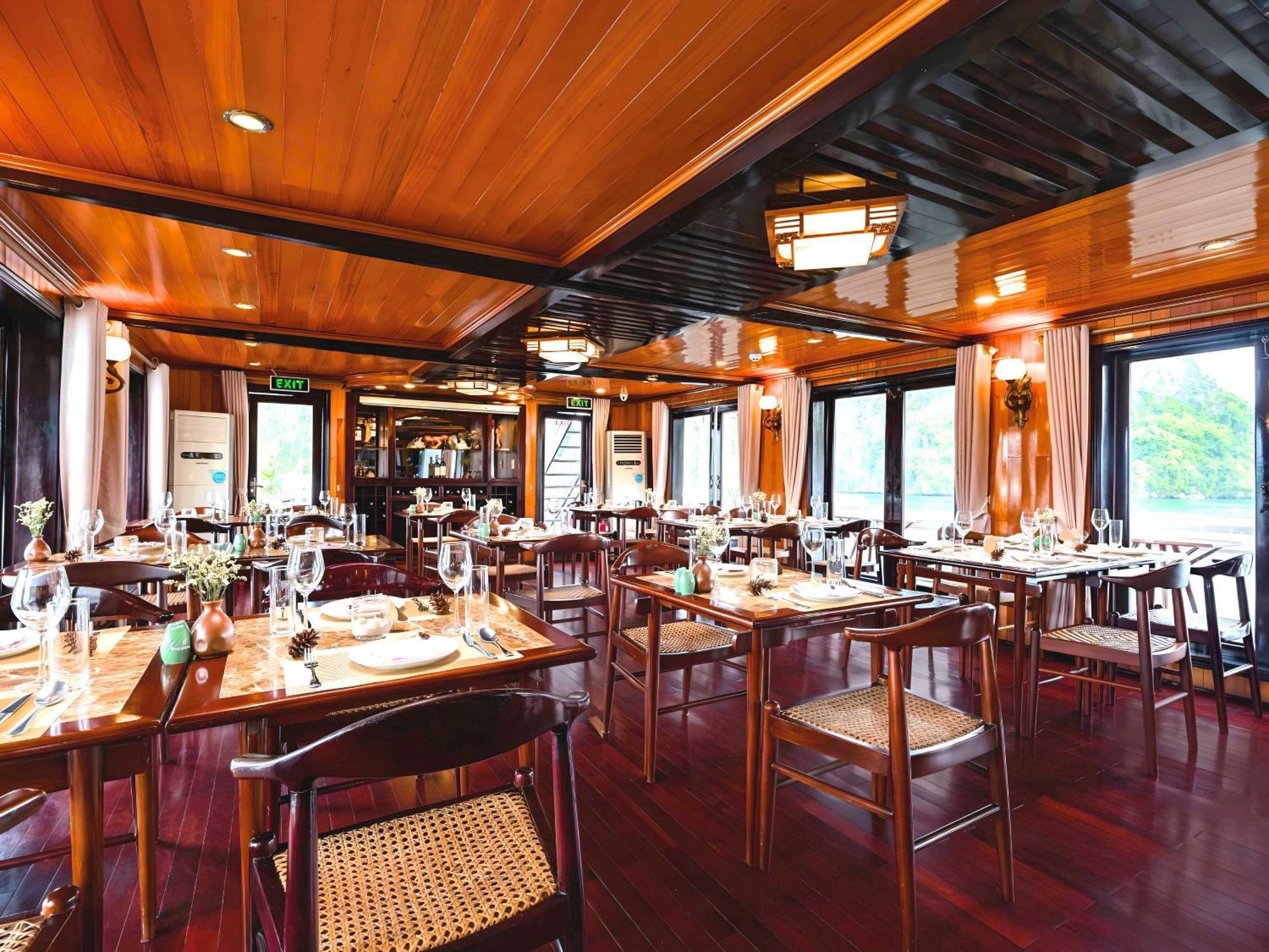 Hera Boutique Cruise Ha Long Bay Hotel Exterior photo
