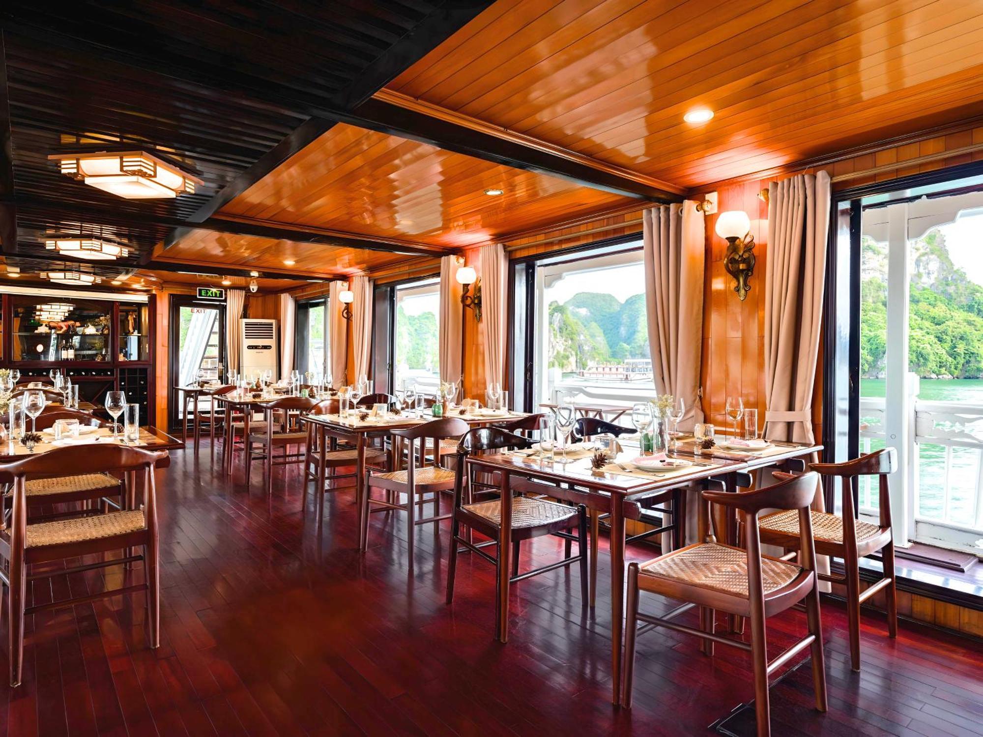 Hera Boutique Cruise Ha Long Bay Hotel Exterior photo