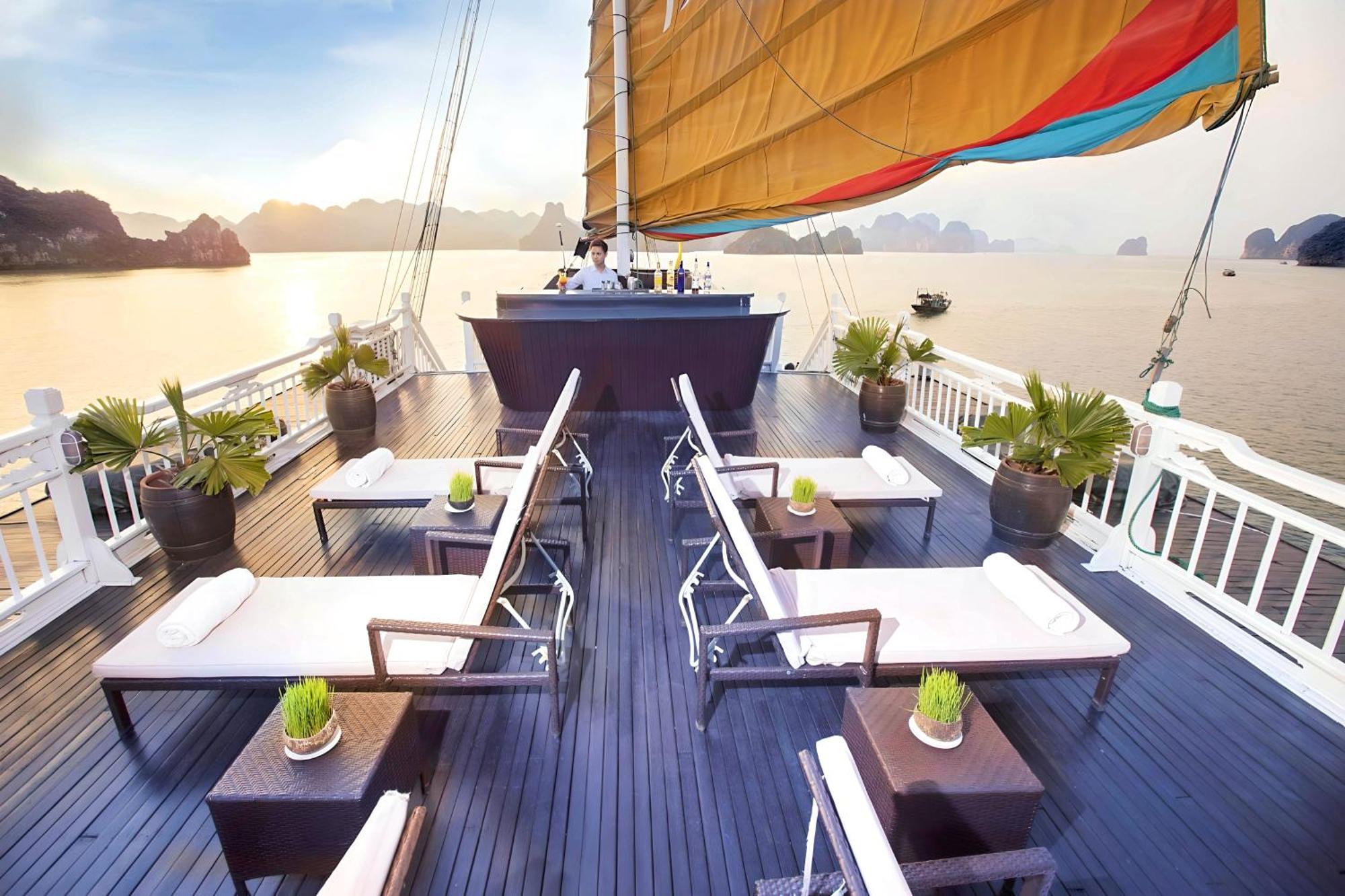 Hera Boutique Cruise Ha Long Bay Hotel Exterior photo