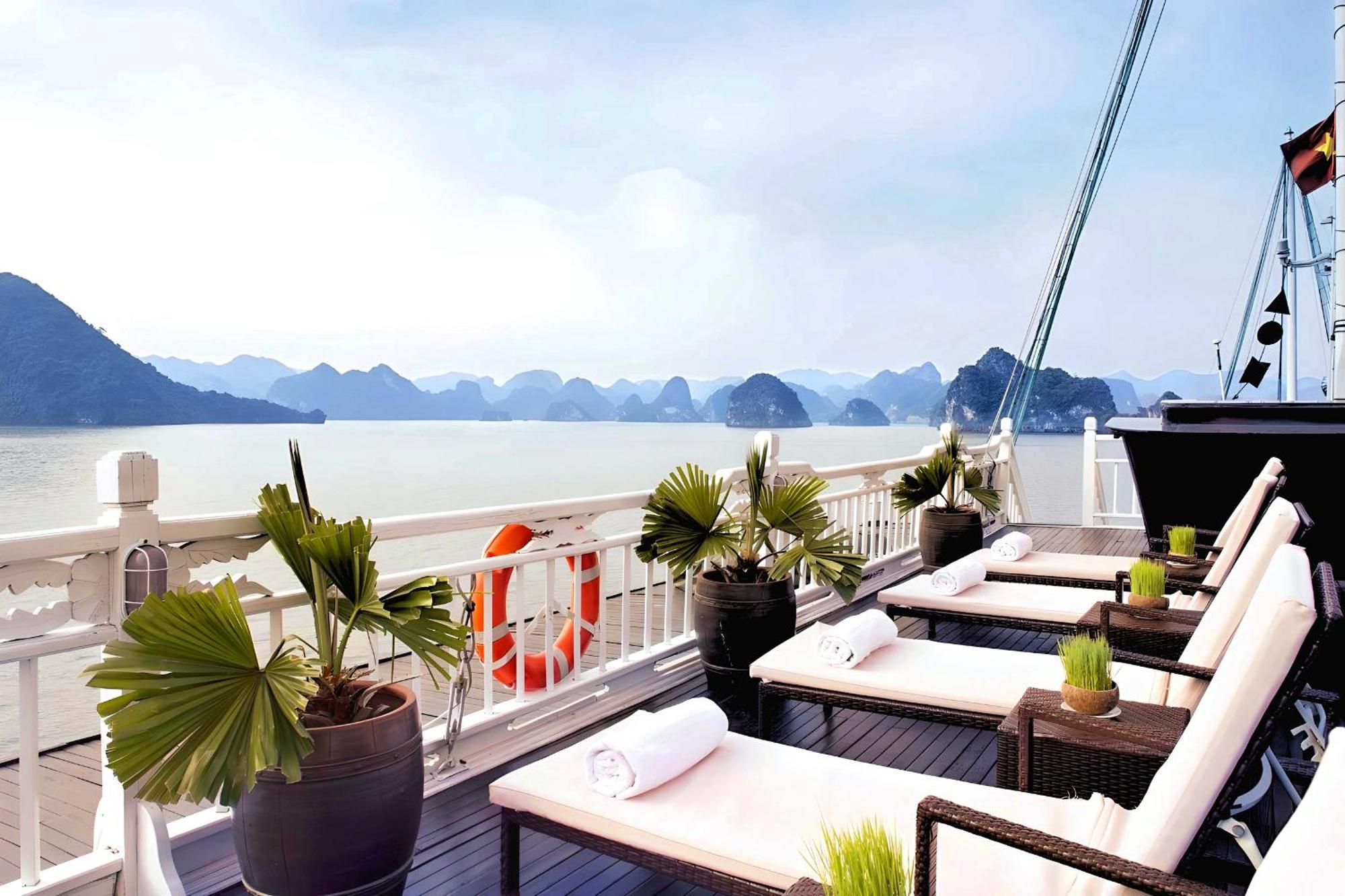 Hera Boutique Cruise Ha Long Bay Hotel Exterior photo
