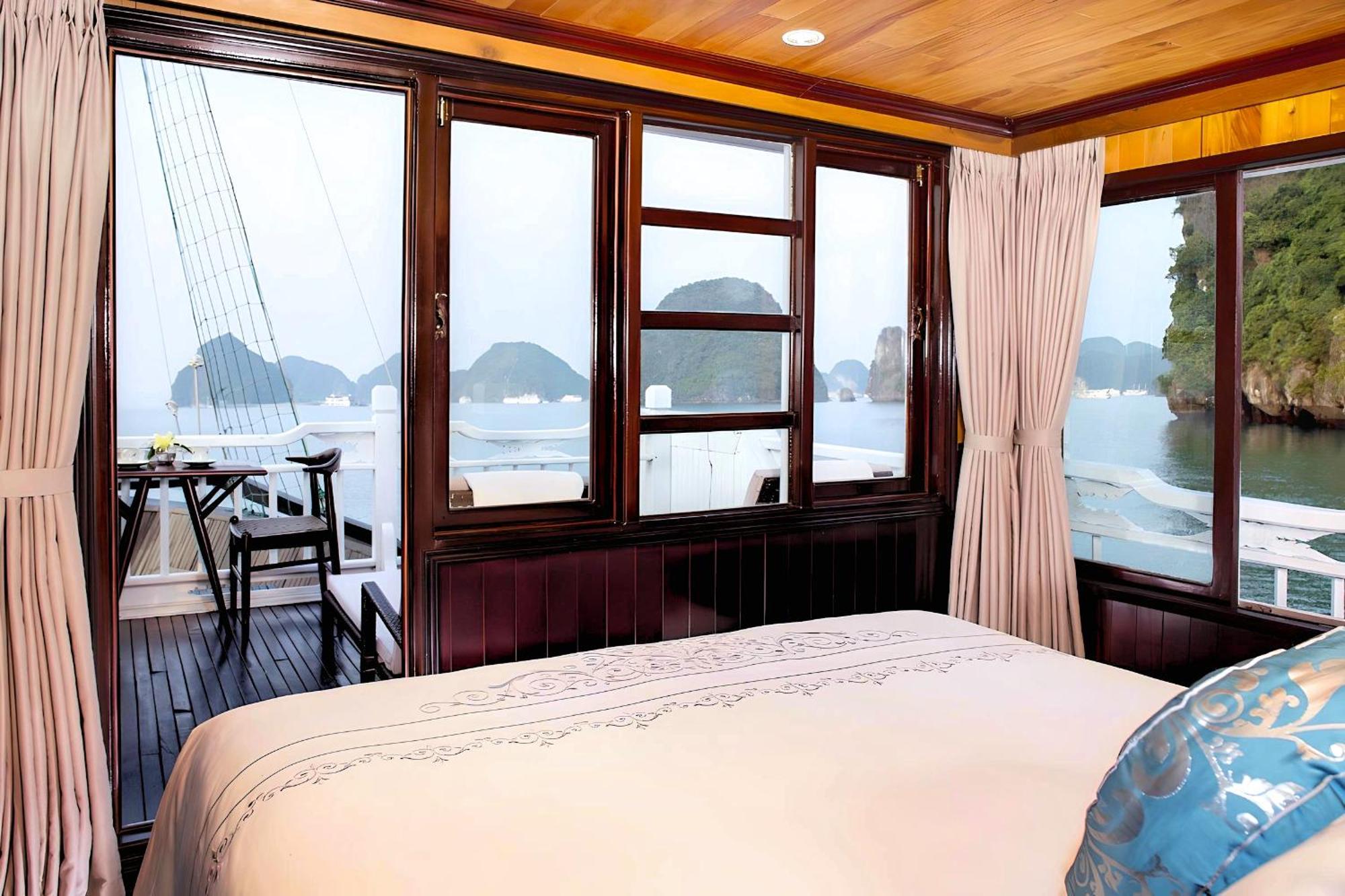 Hera Boutique Cruise Ha Long Bay Hotel Exterior photo